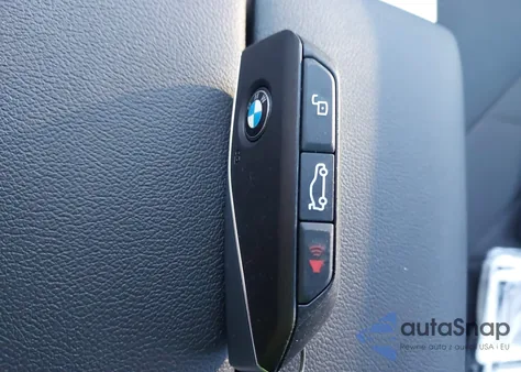 2025 BMW Ix xDrive50 из США, поврежденный, VIN WB523CF04SCT34327